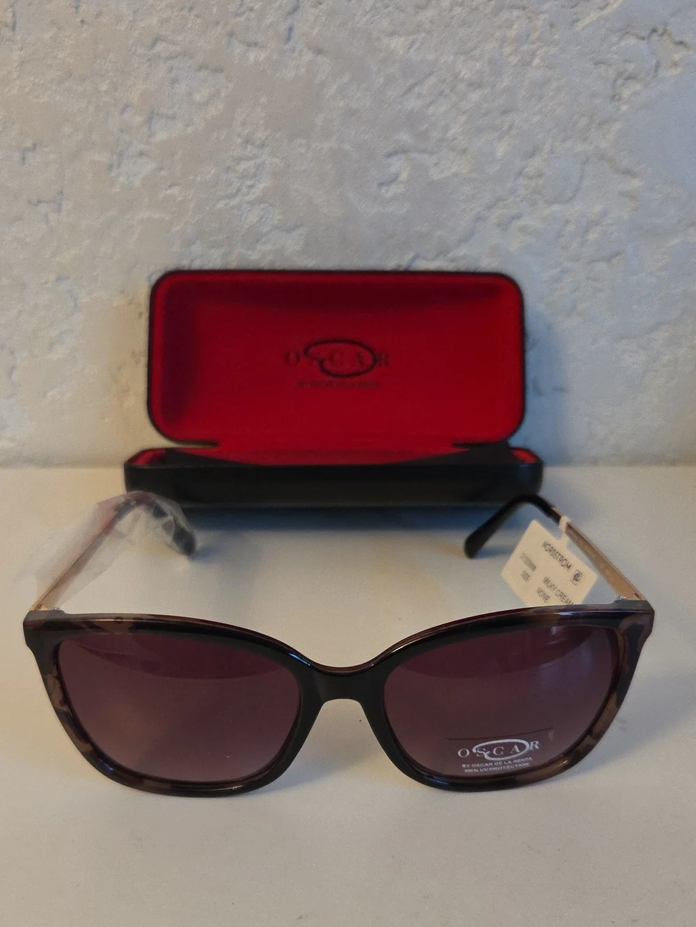 Oscar de la Renta Purple Gradient Sunglasses with Black Frame - Picture 1 of 6